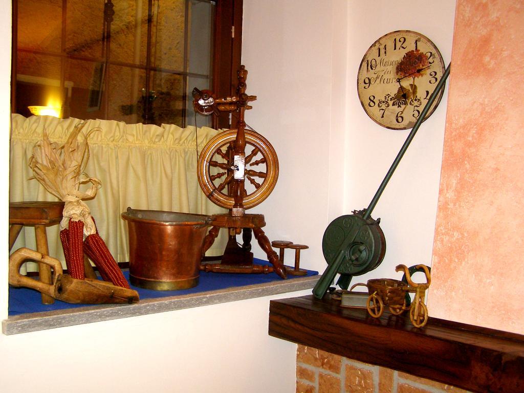 L'Antico Borgo Rooms Rental Caprie Exteriör bild